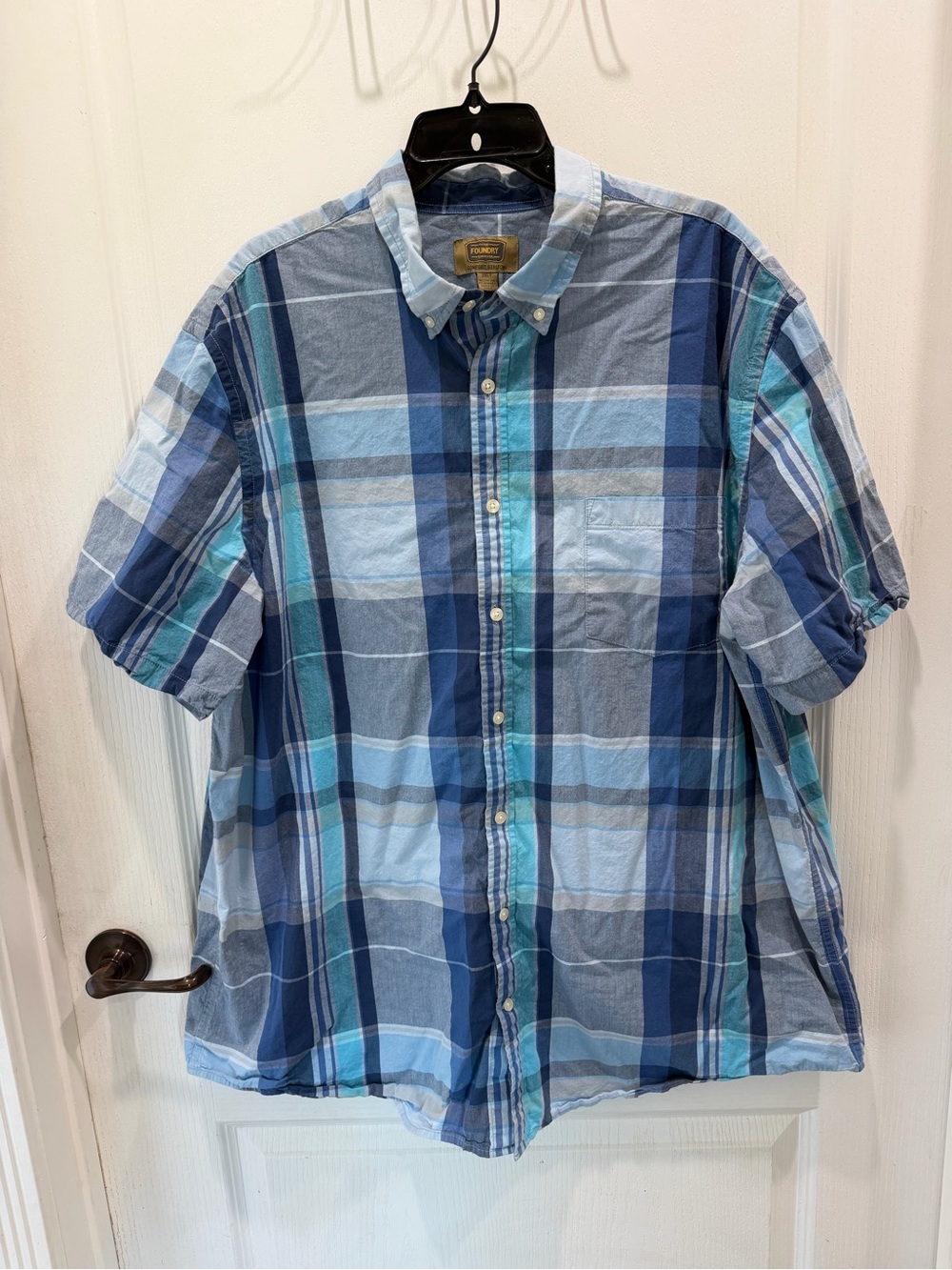 Foundry Men’s Blue Plaid Short-Sleeve Button-Down Shirt